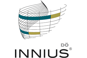Logo von INNIUS mit einem stilisierten Hut und bunten Akzenten in Blau und Gelb.